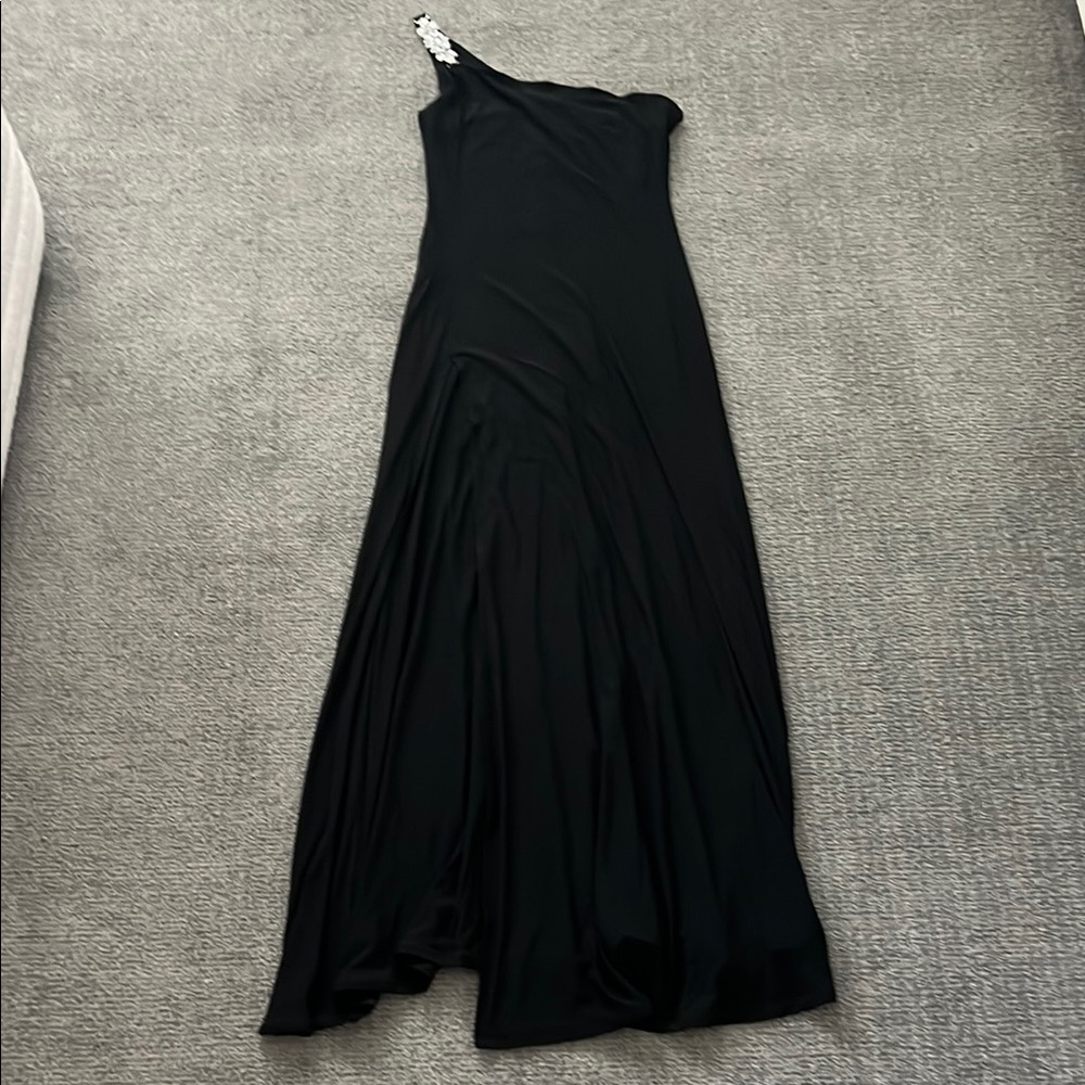 Elegant Black One-Shoulder Dress